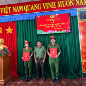 Công an xã Trường Long Tây công bố các Quyết định về công tác cán bộ
