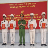 ): Công an xã, phường công bố quyết định thăng cấp bậc hàm, nâng lương năm 2026