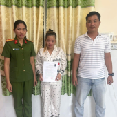 Công an phường An Bình phối hợp với Phòng Cảnh sát thi hành án hình sự và hỗ trợ tư pháp Công an thành phố Cần Thơ trong công tác vận động đối tượng truy nã ra đầu thú.