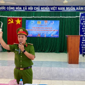 Công an xã Thạnh Phú tổ chức tuyên truyền phòng, chống ma túy và phổ biến pháp luật về an toàn giao thông