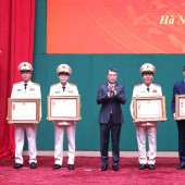 Nhiều tập thể, cá nhân có thành tích xuất sắc trong công tác, chiến đấu được khen thưởng
