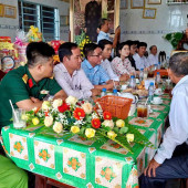 Công an xã Thạnh Phú tổ chức thăm, chúc mừng Ban Trị sự Phật giáo Hoà Hảo xã Thạnh Phú nhân dịp Kỷ niệm 87 năm Ngày khai sáng đạo Phật giáo Hoà Hảo