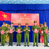 CÔNG AN XÃ AN NINH CÔNG BỐ, TRAO QUYẾT ĐỊNH ĐIỀU ĐỘNG, BỐ TRÍ CÁN BỘ