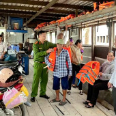 Vì bình yên trên sông nước: Công an xã Nhơn Mỹ tăng cường tuyên truyền pháp luật về giao thông đường thủy