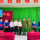 Bế giảng lớp may công nghiệp và cấp chứng chỉ nghề cho 20 học viên