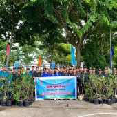 Tuổi trẻ Cảnh sát cơ động Cần Thơ chung tay phủ xanh quê hương