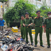 Tự giác giao nộp vũ khí, vật liệu nổ, công cụ hỗ trợ vì bình yên cuộc sống