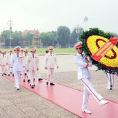 Đoàn đại biểu Bộ Công an vào Lăng viếng Chủ tịch Hồ Chí Minh nhân kỷ niệm 80 năm Ngày truyền thống lực lượng An ninh Nhân dân (12/7/1946-12/7/2026)
