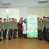 Công an phường Vị Thanh: Lan tỏa yêu thương, đồng hành với Nhân dân từ chương trình khám mắt miễn phí, tặng quà và hỗ trợ chuyển đổi số