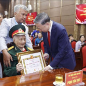 Trao tặng Huy hiệu 80 năm tuổi Đảng – Vinh danh những cống hiến trọn đời cho Tổ quốc và Nhân dân