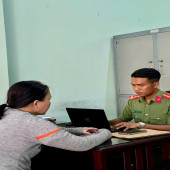 Công an xã Long Phú đấu tranh, làm việc trường hợp tham gia tương tác,  bình luận nội dung xấu độc trên không gian mạng