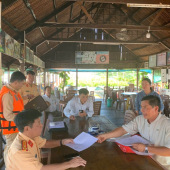 Cảnh sát giao thông thành phố Cần Thơ phối hợp kiểm tra tuyên truyền bảo đảm an toàn trên những tuyến sông