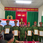 Công an xã Gia Hòa tổ chức đối thoại với cán bộ, chiến sĩ và công bố các quyết định về công tác cán bộ.