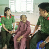 Bữa cơm bên Mẹ - Ấm áp nghĩa tình