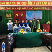 Công an xã Tân Phước Hưng ra mắt mô hình “chiếc áo cho em”