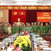 Công an 12 xã, phường ký kết thi đua thực hiện nhiệm vụ từ nay đến cuối năm
