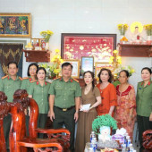 Công an thành phố thăm, tặng quà gia đình Liệt sĩ Nguyễn Văn Kha