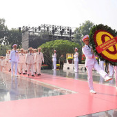Đoàn đại biểu Đảng ủy Công an Trung ương, Bộ Công an tưởng niệm các Anh hùng liệt sĩ và vào Lăng viếng Chủ tịch Hồ Chí Minh