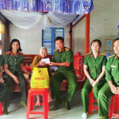 Công an xã Ngọc Tố khắc ghi đạo lý “Uống nước nhớ nguồn”
