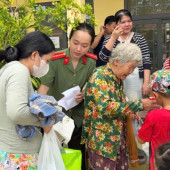 Tuổi trẻ Công an thành phố Cần Thơ xung kích chăm lo sức khỏe người dân xã Phú Hữu
