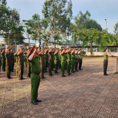 Công an phường Vị Tân và xã Vĩnh Tường tổ chức Lễ chào cờ đầu tháng, triển khai nhiệm vụ trọng tâm