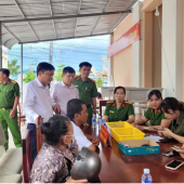 “Tiếp thêm động lực cho lực lượng thực hiện cao điểm “60 ngày đêm hướng dẫn người dân kích hoạt và tích hợp thông tin, dữ liệu trên VNeID mức 2”