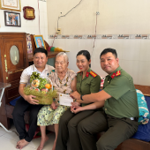 Chi đoàn Phòng An ninh nội địa - Phòng An ninh đối ngoại phối hợp tổ chức thăm hỏi, tặng quà Mẹ Việt Nam Anh hùng nhân kỷ niệm 79 năm Ngày Thương binh - Liệt sỹ (27/7/1947 - 27/7/2026)