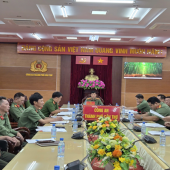 Đại tá Nguyễn Thanh Bình, Phó Giám đốc Công an thành phố làm việc với Công an 13 xã, phường phụ trách về tình hình, kết quả thực hiện nhiệm vụ 6 tháng đầu năm 2026