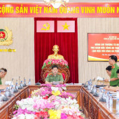 Thượng tá Đinh Tùng An làm việc với Công an xã Trường Long Tây, xã Tân Long và phường Thới Long