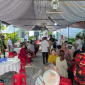 Công an xã Tân Bình bảo đảm an ninh, trật tự buổi khám sức khỏe định kỳ và đẩy mạnh tuyên truyền phòng, chống ma túy, hướng dẫn kích hoạt định danh điện tử