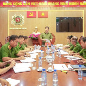 Phó Giám đốc Công an thành phố Cần Thơ làm việc với Công an xã Trung Hưng về công tác tổ chức cán bộ, biên chế