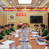 Thượng tá Đinh Tùng An làm việc với Công an xã Mỹ Tú và Công an xã Mỹ Phước