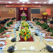 Đại tá Trần Hoàng Độ làm việc với Công an 08 xã, phường về tiến độ thực hiện các chỉ tiêu xây dựng, duy trì địa bàn không ma túy năm 2026