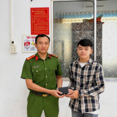 Công an phường Tân Lộc kịp thời trao trả tài sản bị đánh rơi cho người dân