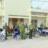 Những chuyến xe nghĩa tình đưa chuyển đổi số đến với người dân