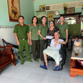 Công an phường Ngã Bảy chung tay sẻ chia, tiếp sức gia đình người dân có hoàn cảnh đặc biệt khó khăn