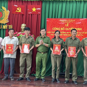 Công an xã Mỹ Tú công bố quyết định thành lập, công nhận lực lượng bảo vệ an ninh, trật tự ở cơ sở