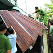 Công an xã Vị Thủy tích cực hỗ trợ 40 hộ dân xây dựng, sửa chữa nhà từ nguồn vận động của Công an thành phố