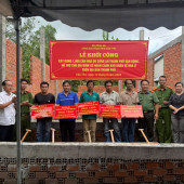 Phường Phước Thới khởi công xây dựng 05 căn nhà  cho người dân do Công an thành phố tặng