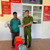 Công an xã Mỹ Phước vận động người dân giao nộp dụng cụ kích điện, chung tay bảo vệ nguồn lợi thủy sản