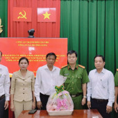 Lãnh đạo xã Trường Long đến thăm và chúc mừng Công an xã nhân kỷ niệm 81 năm ngày truyền thống Công an nhân dân Việt Nam (19/8/1945 – 19/8/2026)