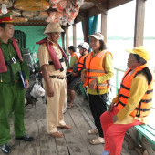 Bình yên trên những chuyến phà qua sông
