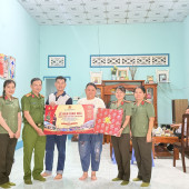 Công an xã Vĩnh Viễn trao tặng 02 mái ấm cho cán bộ, người lao động có hoàn cảnh khó khăn