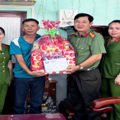 Đại Ngãi: Thăm hỏi, tri ân cán bộ hưu trí và chăm lo lực lượng tham gia bảo vệ an ninh, trật tự ở cơ sở nhân Ngày truyền thống Công an nhân dân