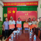 Công an xã Tân Long công bố Quyết định hỗ trợ nhà từ nguồn vận động 1.000 căn nhà của Công an thành phố Cần Thơ