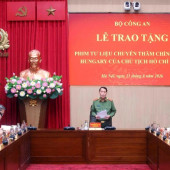 Bộ Công an trao tặng phim tư liệu quý về Chủ tịch Hồ Chí Minh tại Hungary