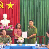 Ban thường vụ Đảng ủy xã Trung Hưng làm việc và công bố Quyết định giám sát năm 2026 đối với Đảng bộ Công an xã