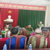 Công an phường Long Bình tổ chức tuyên truyền pháp luật về trật tự,  an toàn giao thông đường thủy đội địa gắn với hoạt động an sinh xã hội