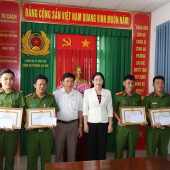 Khen thưởng đột xuất Công an phường Cái Khế có thành tích xuất sắc trong đấu tranh phòng, chống ma túy