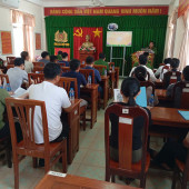 Công an xã Hiệp Hưng “Trao kiến thức pháp luật cho các hộ kinh doanh”